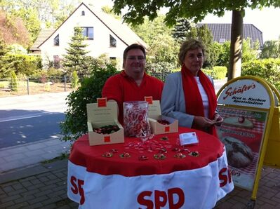 Angelika Buttler (Aktives Partei- und OV-Mitglied) und Andreas Below (Vorsitzender des SPD-OV´s, Ratsmitglied)